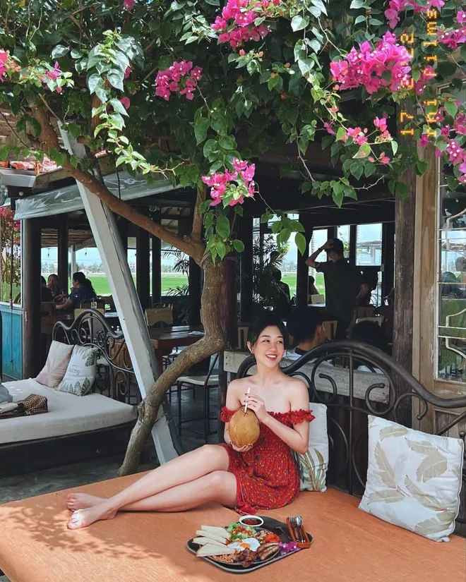 Nam Phương đã có thâm niên 10 năm làm việc trong phi hành đoàn.