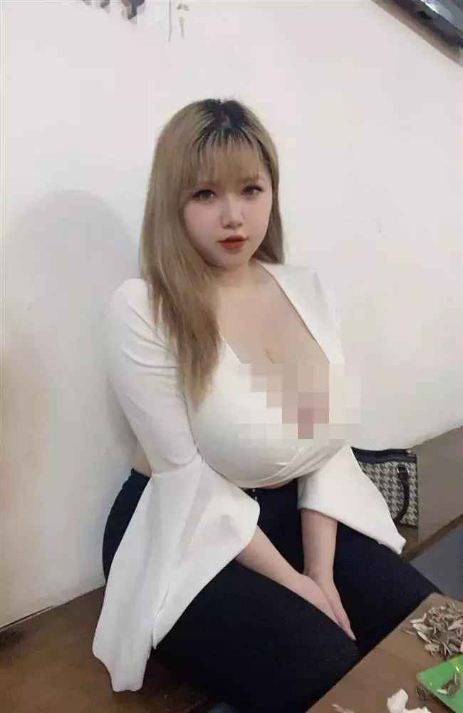 Cuối tháng 8 /2018, Võ Thị Thu Trang có mặt tại một cơ sở thẩm mỹ có tiếng tại TP HCM để phẫu thuật thu nhỏ vòng 1 và hút mỡ bụng, đùi.