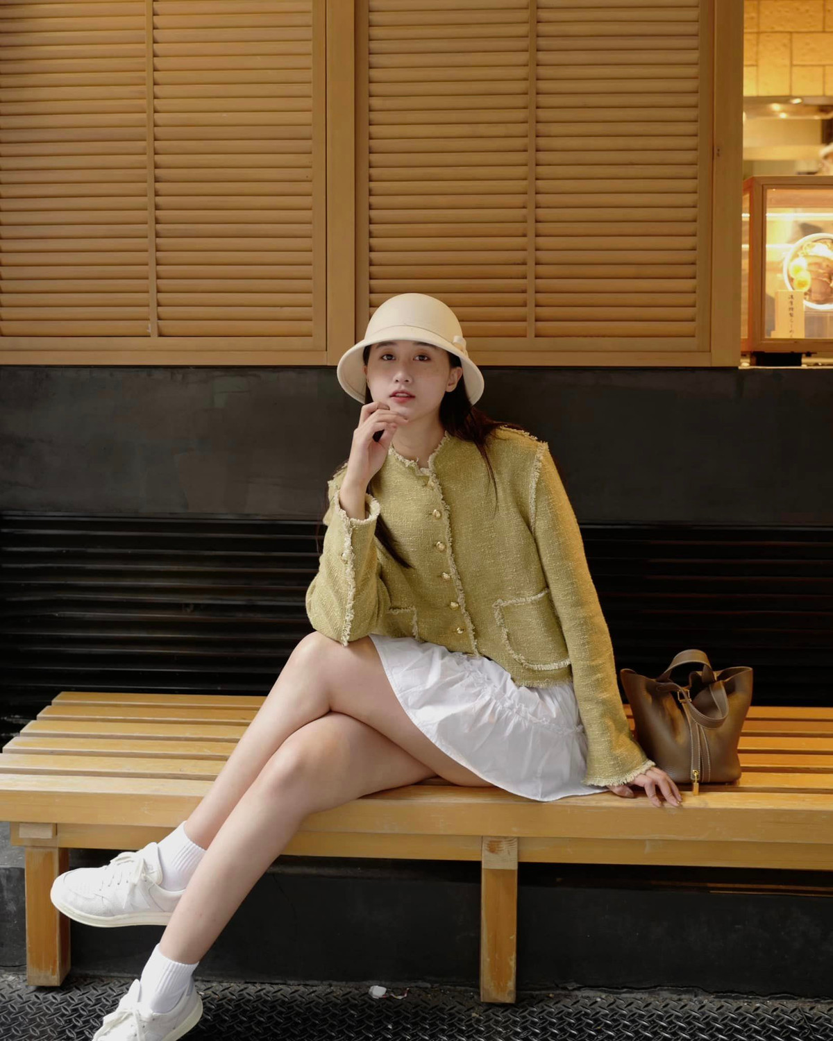 Nàng hot girl tốt nghiệp ngành Quan hệ chính trị và truyền thông quốc tế tại Học viện Báo chí và Tuyên truyền.