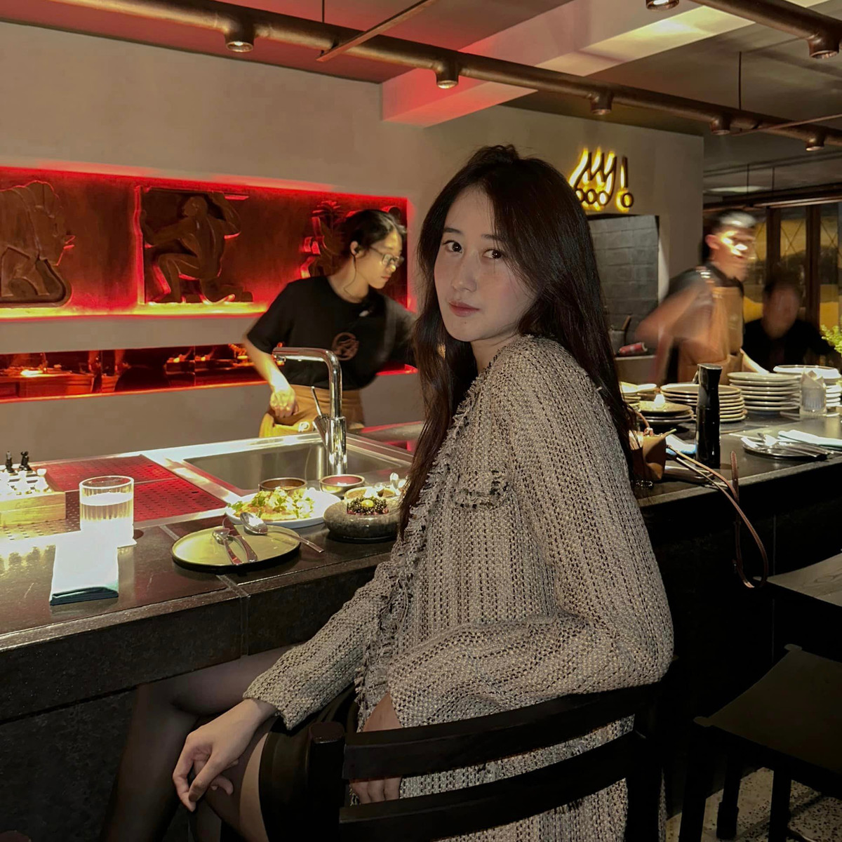 Giống như chị gái, Nga Anh sở hữu nhan sắc xinh đẹp, ngọt ngào với gương mặt trái xoan, làn da trắng không chút tì vết.