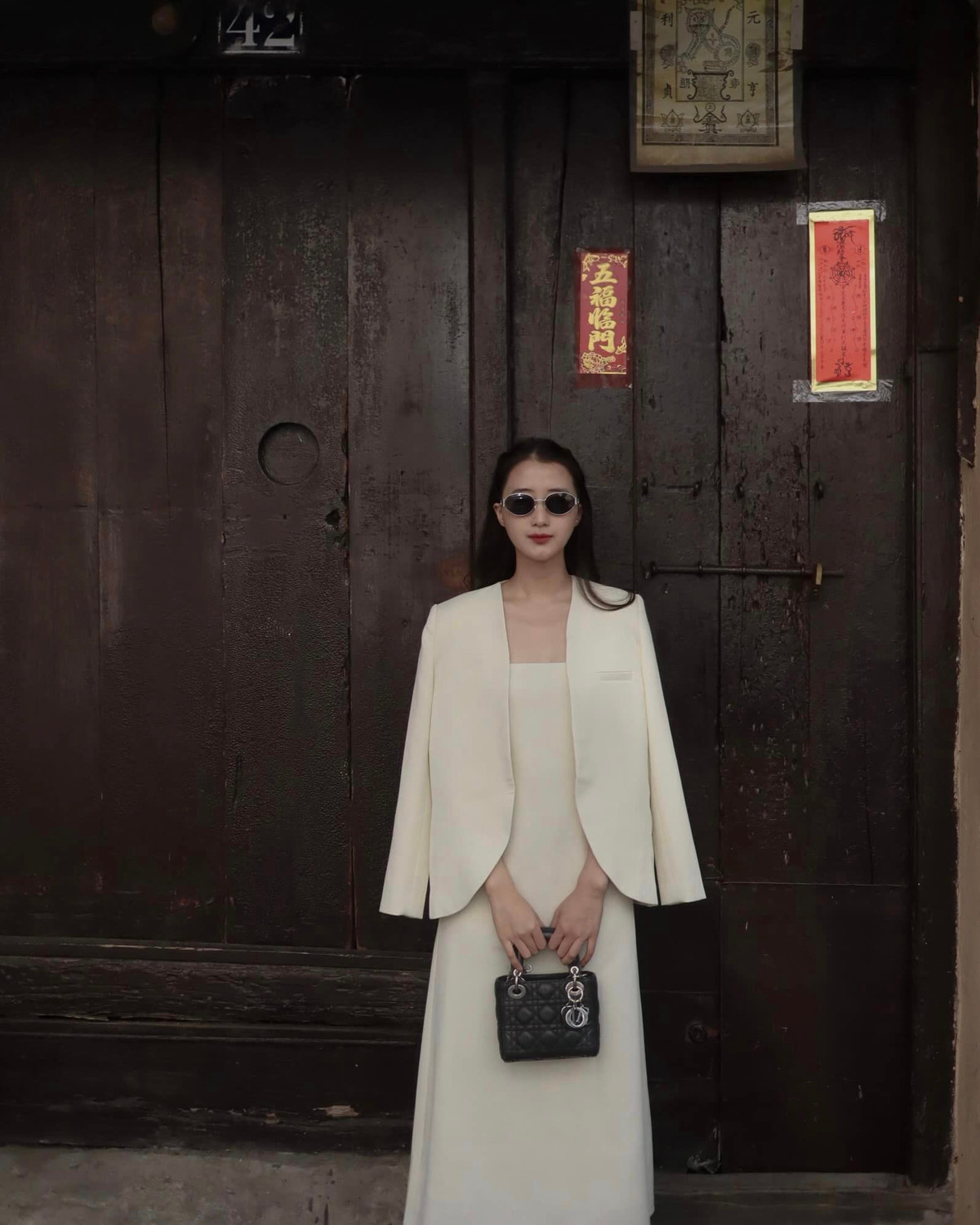 Đặc biệt Nga Anh chính là em gái của Kiều Ly Phạm - cô chủ nổi tiếng của chuỗi cửa hàng thời trang và dịch vụ làm đẹp trải từ Bắc vô Nam.