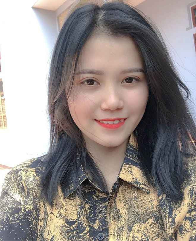 Trên trang Facebook, YouTuber thường xuyên chia sẻ hình ảnh đời thường hay khi đi chơi cùng bạn bè.