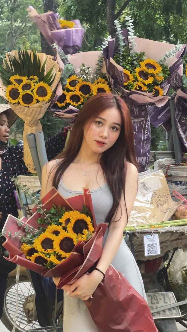 Tháng 8/2023, sau khoảng thời gian yêu đương kín tiếng, cặp đôi này đã chính thức công khai chuyện hẹn hò trên mạng xã hội.