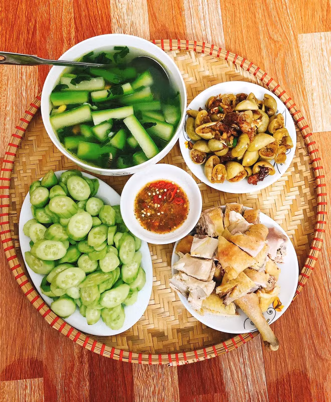 Cuộc sống vừa đi làm vừa chăm con một mình phải nói là cực kì bận rộn nhưng chưa bao giờ Thoa từ bỏ sở thích nấu cơm. Được biết, cô bắt đầu tập tành nấu chỉ từ sau khi lên đại học, ở xa nhà và buộc phải tự lập.