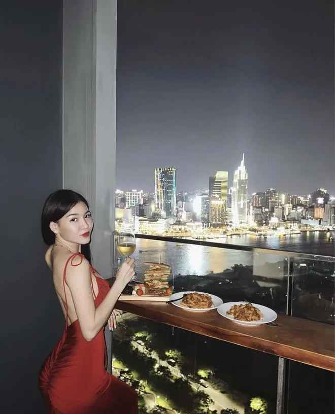 Hiện tại, Yến Xuân một PT tự do (huấn luyện viên thể hình), vì vậy không khó hiểu khi hot girl phòng gym sở hữu thân hình nóng bỏng, gợi cảm khiến nhiều cô gái ghen tị lẫn ngưỡng mộ.