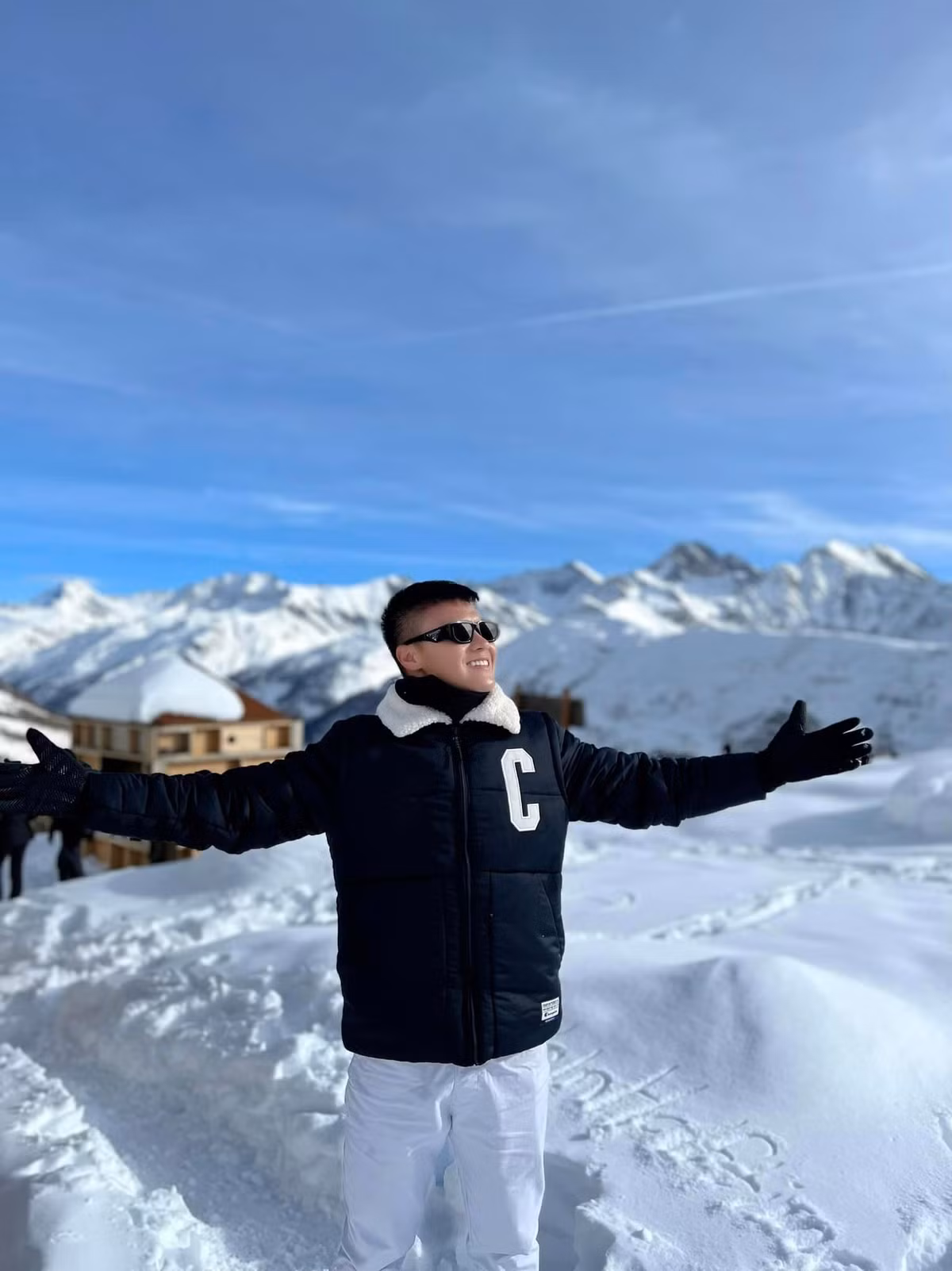 Bản hợp đồng của Hải "Con" sẽ kéo dài trong 2 năm, kèm thêm các điều khoản gia hạn 1 năm.