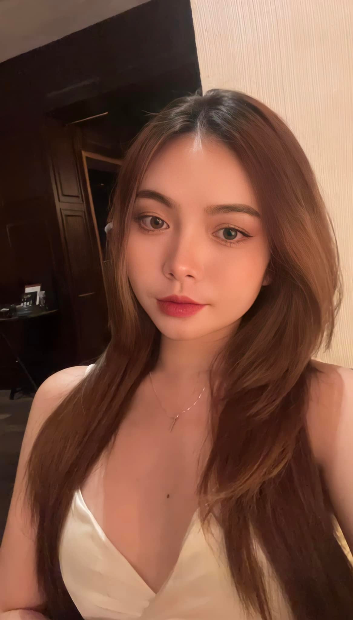 Ấn tượng của nữ sinh Lào về đất nước Việt Nam là gần gũi, hiếu khách, nhiều địa điểm du lịch đẹp và món ăn cũng đa dạng. Cô cũng không thể quên ấn tượng đầu tiên về thành phố Hồ Chí Minh - là một thành phố tấp nập, sôi động cả ban ngày và ban đêm.