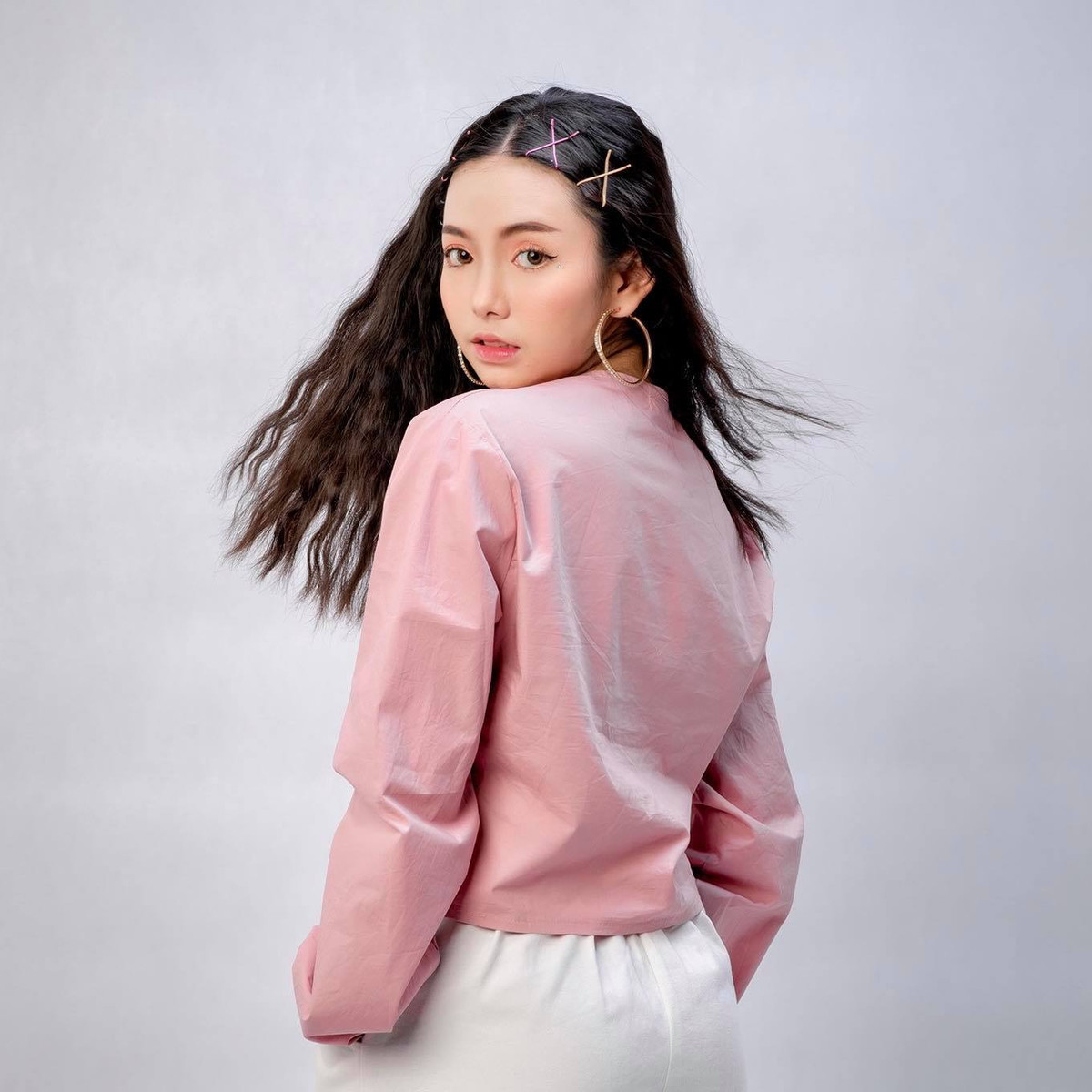 An Di nói: "Lúc mới sang Việt Nam, vì phải giao tiếp 100% bằng tiếng Việt nên có nhiều câu thầy cô giảng mà mình không hiểu hoàn toàn. Tuy nhiên, nhờ sự hướng dẫn tận tình từ thầy cô nên hiện tại, mình đã có thể giao tiếp thành thạo bằng tiếng Việt".