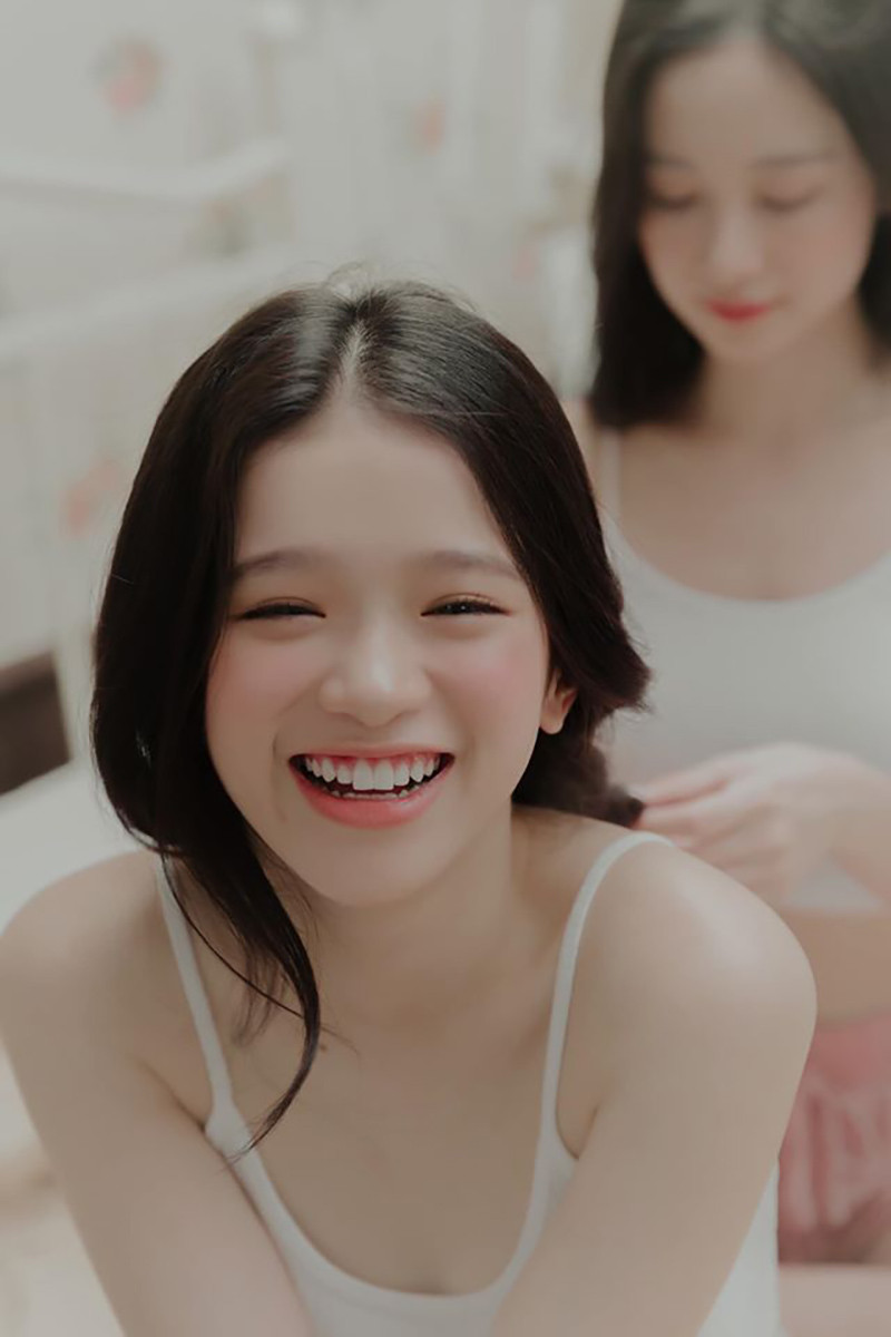 Màn "thả thính mù trời" của cặp đôi Linh Ka và Jun Vũ đã khiến fan không ngừng bàn tán.