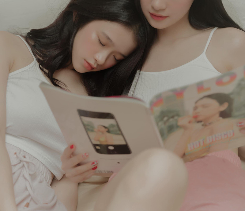 Ngắm vẻ đẹp thanh thoát, dịu dàng của hai "kiều nữ", nhiều người nhận xét Linh Ka và Jun Vũ trông khá giống nhau.