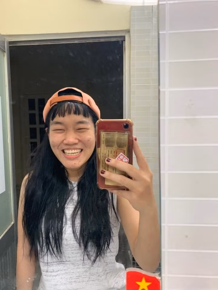 Lê Thụy là một trong những cái tên nổi bật của cộng đồng TikToker Việt. Với biểu cảm hài hước, lối nói chuyện tự nhiên cùng cách sáng tạo nội dung ấn tượng mà cô nàng này nhanh chóng bước chân vào hàng ngũ hot TikToker.