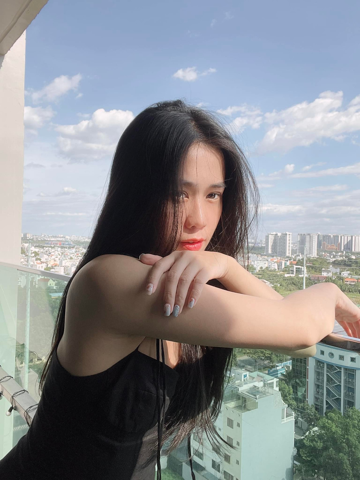 Trong quá trình tiết kiệm tiền, Ngọc Thảo cũng chia sẻ rằng bản thân đã không dám mua món đồ hiệu nào suốt 1-2 năm.