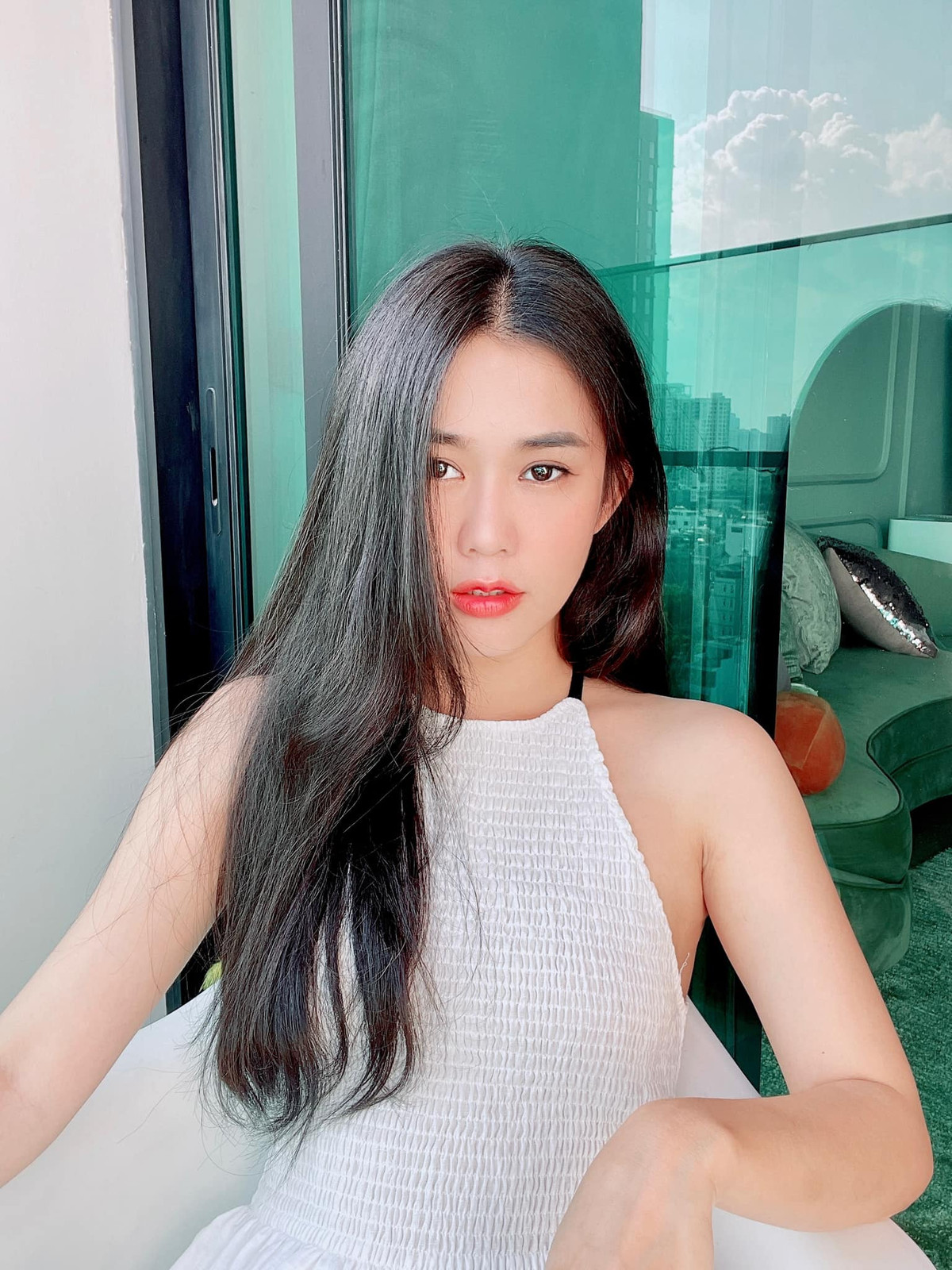 Ngoài ra, ở tuổi 25, Ngọc Thảo cũng đã tậu được cho bản thân một chiếc “xế hộp" 600 triệu. Giỏi giang là vậy, nhưng cô cũng tự nhận rằng bản thân nếu tiết kiệm hơn thì đã có thể mua chiếc xe to hơn.