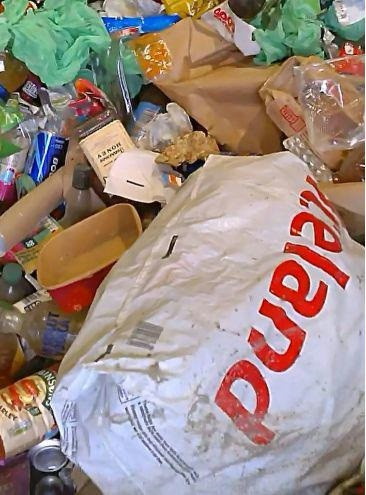 Trước đó, chủ nhà từng nhiều lần cố gắng liên hệ với người thuê nhà nhưng bị từ chối.