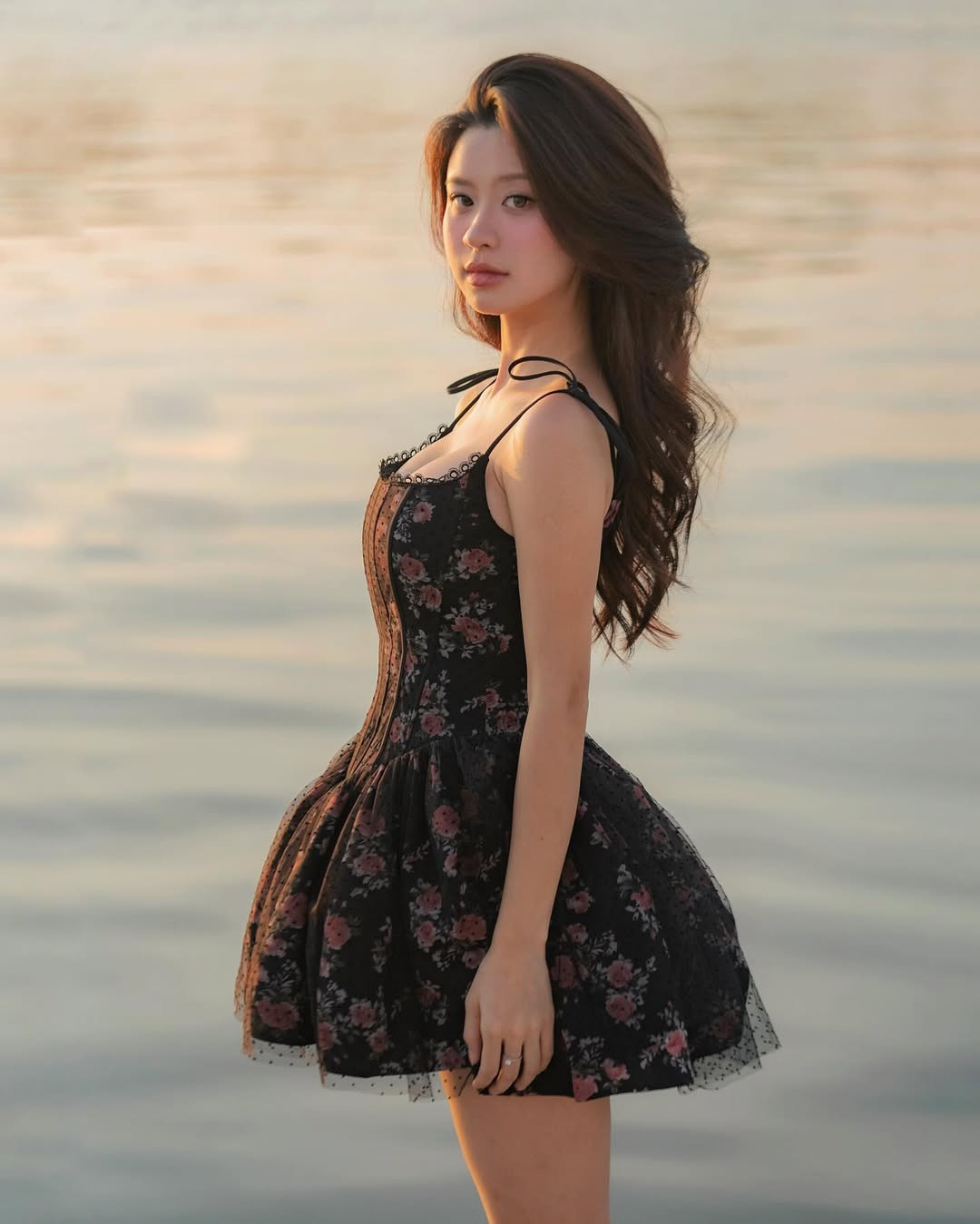Những bức ảnh diện váy hoa bồng bềnh này của Hàn Hằng nhanh chóng nhận được sự quan tâm của netizen.