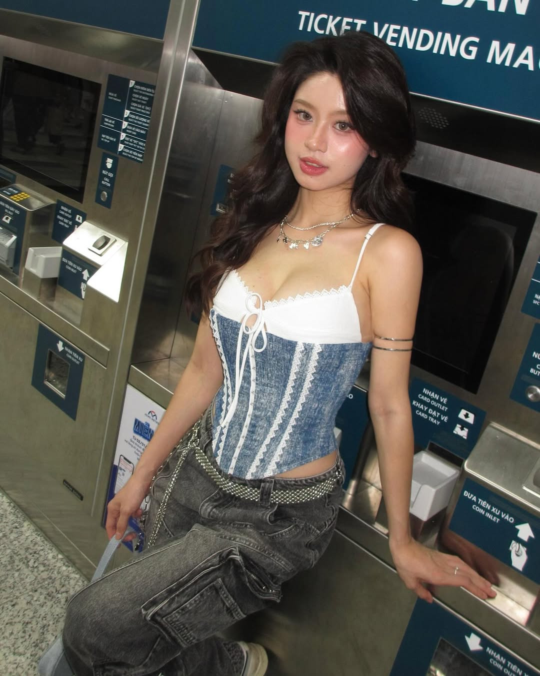 Cả 2 thường công khai những khoảnh khắc tình tứ bên cạnh nhau trong cuốc sống đời thường cũng như trong các chuyến du lịch từ Âu sang Á.