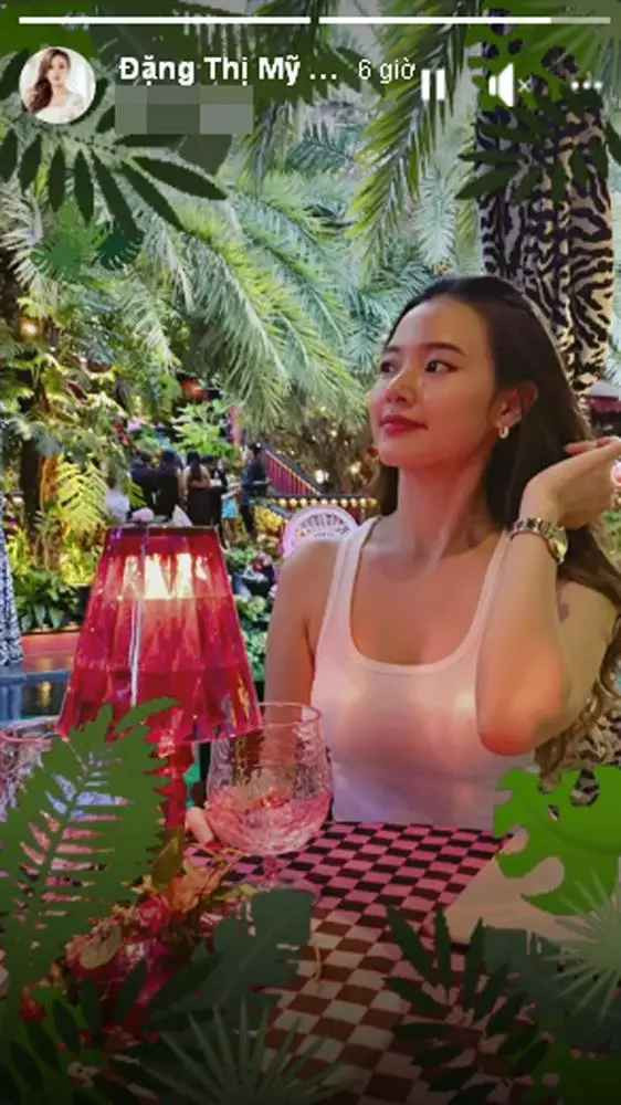 Dù đi làm hay đi chơi, hot girl Midu đều "chuộng" phối đồ hở bạo, khoe trọn sắc vóc đáng ao ước.