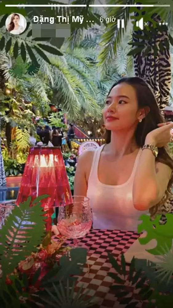 Dù đi làm hay đi chơi, hot girl Midu đều "chuộng" phối đồ hở bạo, khoe trọn sắc vóc đáng ao ước.