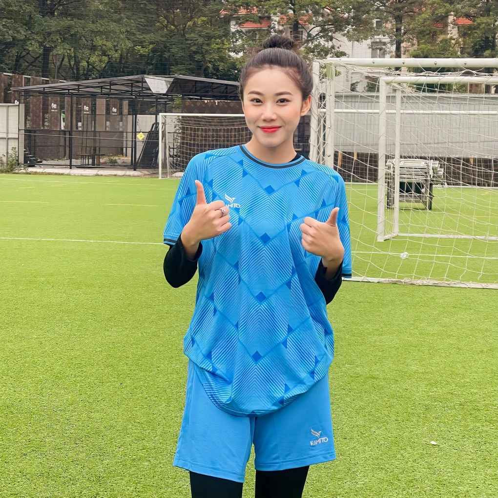 Không chỉ xinh đẹp, trên sân bóng người đẹp gốc Phú Thọ nhiều lần ghi điểm với những khoảnh khắc đáng nhớ trên sân bóng.