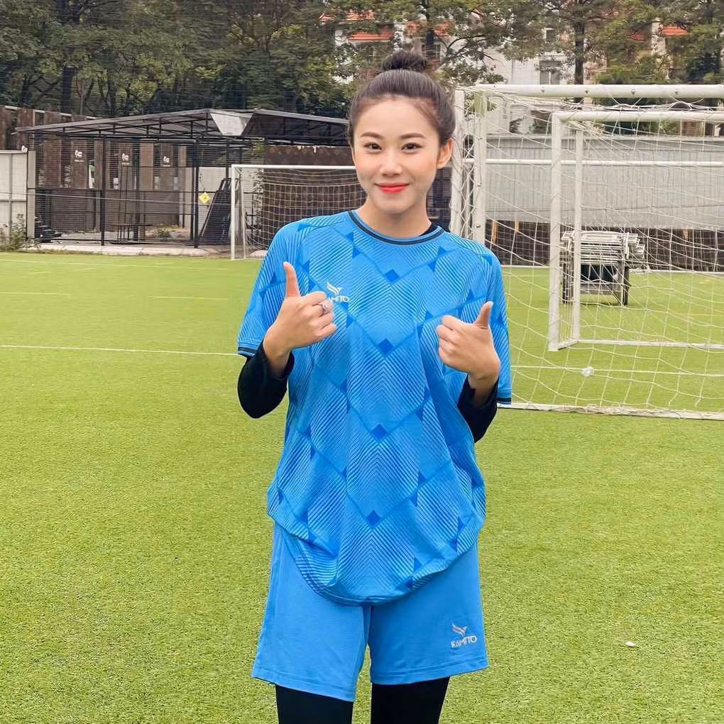 Không chỉ xinh đẹp, trên sân bóng người đẹp gốc Phú Thọ nhiều lần ghi điểm với những khoảnh khắc đáng nhớ trên sân bóng.