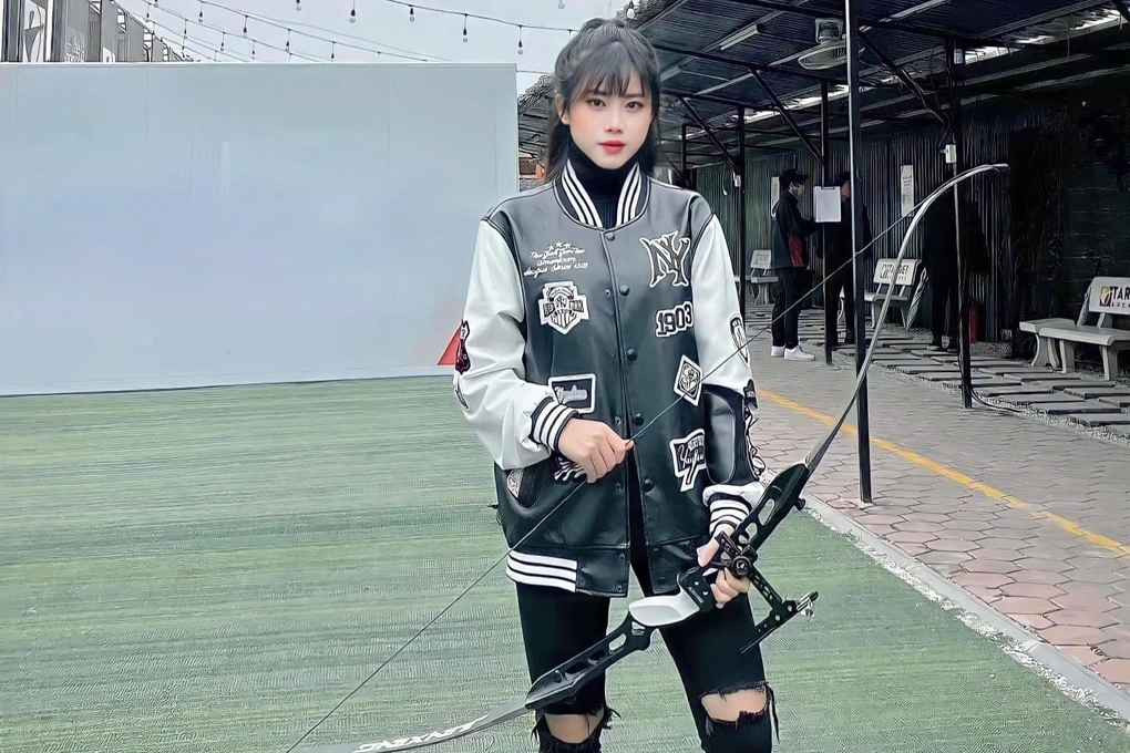 Hòa Bình có năng khiếu với môn thể thao vua và thường xuyên tham gia tập luyện cùng bạn bè.