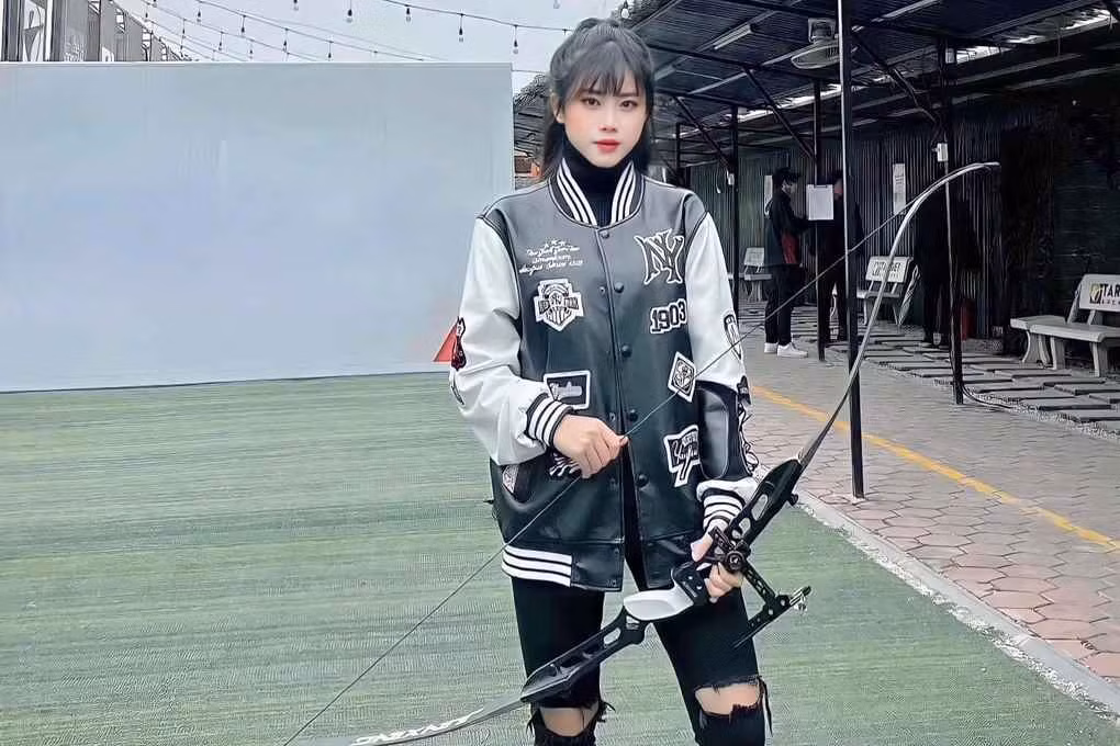 Hòa Bình có năng khiếu với môn thể thao vua và thường xuyên tham gia tập luyện cùng bạn bè.