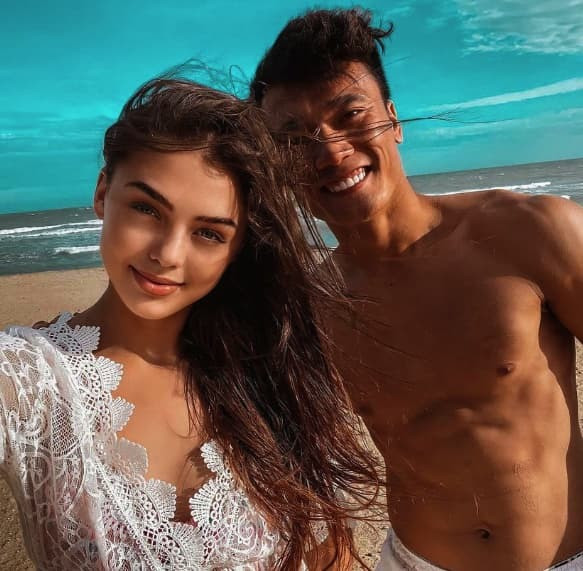 Thủ môn Bùi Tiến Dũng cũng chia sẻ thêm, trong suốt 2 năm qua, anh đã tham gia nhiều hoạt động thiện nguyện, từng tặng máy thở và các thiết bị, vật dụng y tế cần thiết cho bệnh viện dã chiến.