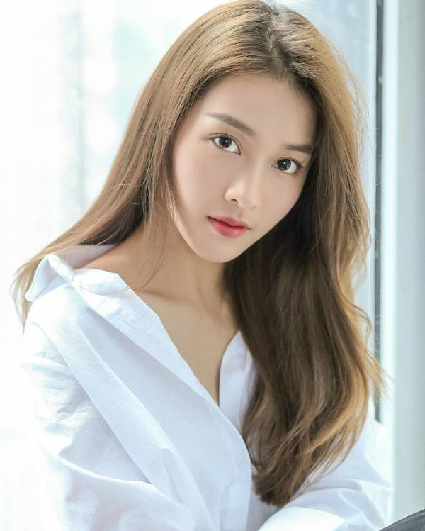 Phong cách make up và cách diện quần áo đều nói lên gout thời trang sành điệu của Minh Ngọc.