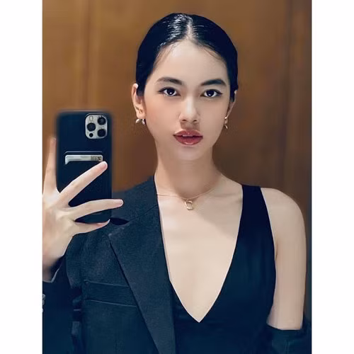 Sau khi vướng vào ồn ào hò hẹn với đại gia Đức Huy, Cẩm Đan ngày càng được nhiều người quan tâm, theo dõi.