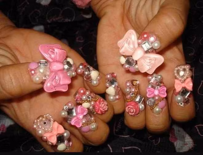 Với các chị em phụ nữ, việc rửa bát ngày Tết với họ đúng là nỗi kinh hoàng thực sự. Không chỉ rửa hai bữa như ngày thường mà có gia đình một ngày có thể rửa tới 5-7 lượt.