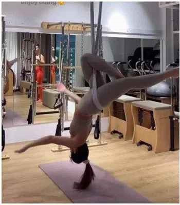 Tiên Nguyễn từng chia sẻ: "Dành cho những ai còn lo lắng về việc đến phòng gym hoặc không có điều kiện tập luyện trực tiếp cùng huấn luyện viên, đây là những bài tập mà Tiên yêu thích".