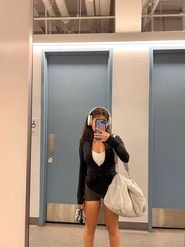 Ngay từ nhỏ, SuSu đã được mẹ công khai với công chúng và thường xuyên xuất hiện bên mẹ trong những sự kiện lớn.