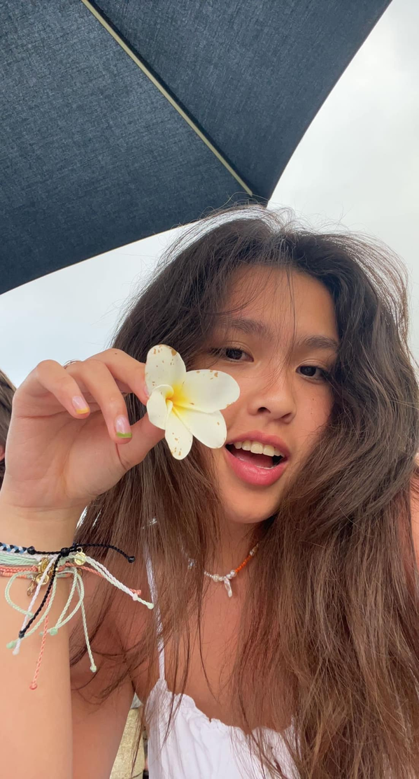 Được biết, Mỹ Uyên có tên đầy đủ là Nguyễn Mỹ Uyên, sinh năm 2003, là “trái ngọt” của Phượng Chanel với người chồng đầu tiên.