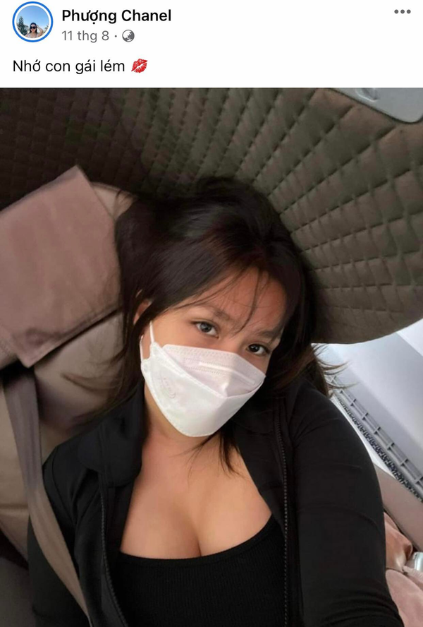 Bên cạnh đó, là một tiểu thư chính hiệu nên giống như mẹ của mình, trong tủ đồ của SuSu cũng không thể thiếu những món đắt đỏ đến từ nhiều thương hiệu nổi tiếng thế giới.