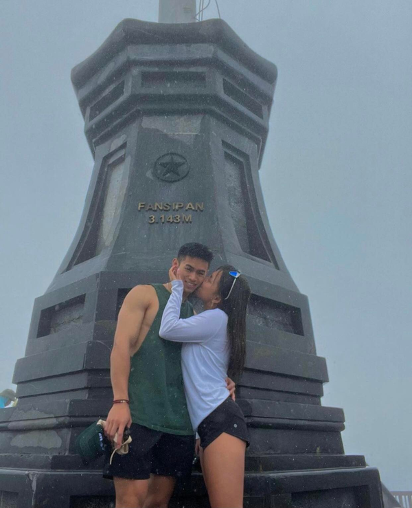 Bước vào tuổi trưởng thành, SuSu cũng ngày càng phóng khoáng và táo bạo hơn trong phong cách thời trang. Theo dõi trang mạng xã hội của cô bé có thể thấy cô bé khá ưa chuộng những bộ cánh cá tính, trẻ trung, năng động và không kém phần quyến rũ.