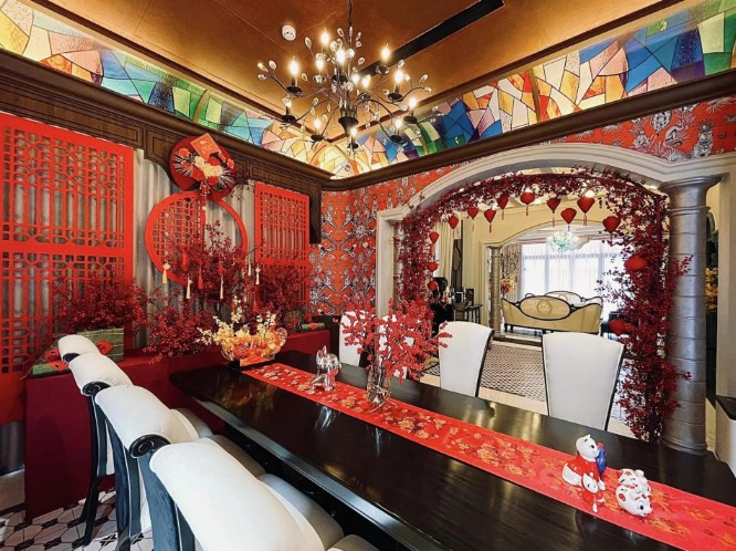 Chồng nữ đại gia quận 7 viết: "Rất nhiều người liên lạc anh để mua lại căn nhà này. Thậm chí trả giá rất cao. Họ bảo họ coi ra căn nhà này rất tốt, rất may mắn nên tha thiết mua lại. Ủa may mắn vậy anh bán chi trời, giờ này tui còn chạy qua thăm nhà là biết tui cưng cỡ nào rồi...".