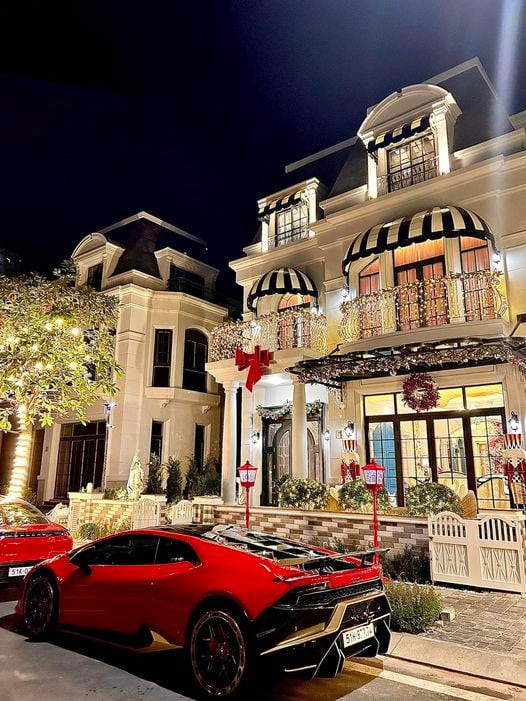 Việc không có ý định bán biệt thự này ngay lập tức của vợ chồng Di Băng hẳn là muốn giữ kỉ niệm đẹp cũng như giữ lại chút vía may mắn từ nơi ở cũ.