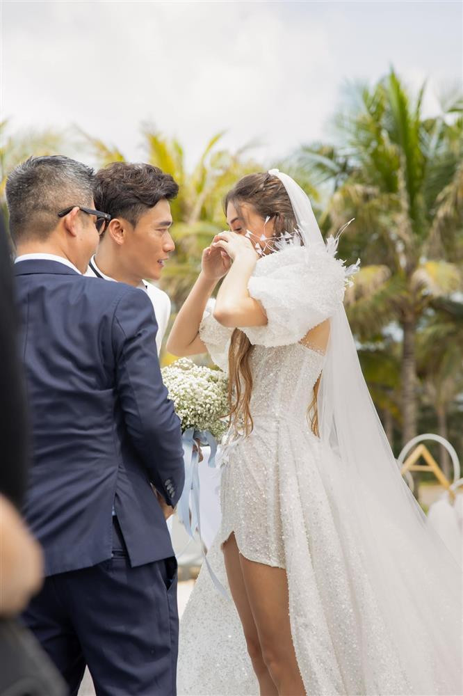 Dianka Zakhidova sinh năm 2000, là người Ukraine. Cô được biết đến là người mẫu thời trang ngoại quốc hoạt động tại Việt Nam.