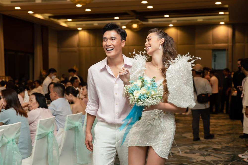 Dianka nhắn nhủ tới đấng sinh thành sau 2 tuần diễn ra hôn lễ đẹp như mơ rằng: "Mẹ ơi, cảm ơn mẹ vì đã là Thiên thần hộ mệnh mỗi ngày và suốt cuộc đời con. Trái tim bao dung, nụ cười ấm áp, sự quan tâm,... của mẹ là món quà vô giá với con. Cảm ơn mẹ vì dù có ở rất xa, nhưng luôn làm mọi điều khiến con cảm thấy hạnh phúc. Nhớ mẹ..."