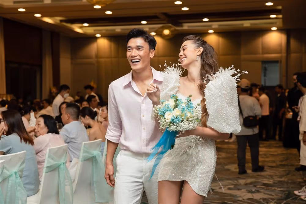 Dianka nhắn nhủ tới đấng sinh thành sau 2 tuần diễn ra hôn lễ đẹp như mơ rằng: "Mẹ ơi, cảm ơn mẹ vì đã là Thiên thần hộ mệnh mỗi ngày và suốt cuộc đời con. Trái tim bao dung, nụ cười ấm áp, sự quan tâm,... của mẹ là món quà vô giá với con. Cảm ơn mẹ vì dù có ở rất xa, nhưng luôn làm mọi điều khiến con cảm thấy hạnh phúc. Nhớ mẹ..."