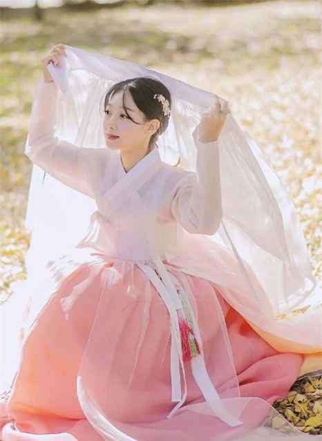 Chế độ ăn uống và chăm sóc da cũng là hạng mục mà Suhan Woo chú tâm để có được nhan sắc đắt giá hiện tại.