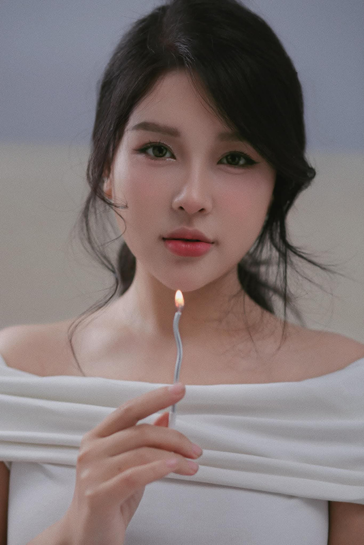 Trước đó, nói về vấn đề tương tự, Trần Thanh Nga tặc lưỡi "trộm vía", vì phụ huynh học sinh cũng hiểu cho công việc của người giáo viên trẻ như mình.