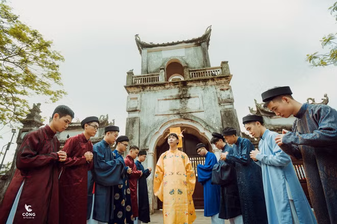 Khi bộ ảnh nhận được nhiều ý kiến tích cực, các thành viên trong lớp đều rất vui và tự hào. "Hy vọng sẽ ngày càng có nhiều bạn trẻ biết tới và yêu thích cổ phục Việt Nam cũng như tìm hiểu về lịch sử nước nhà", Minh Thu bày tỏ.