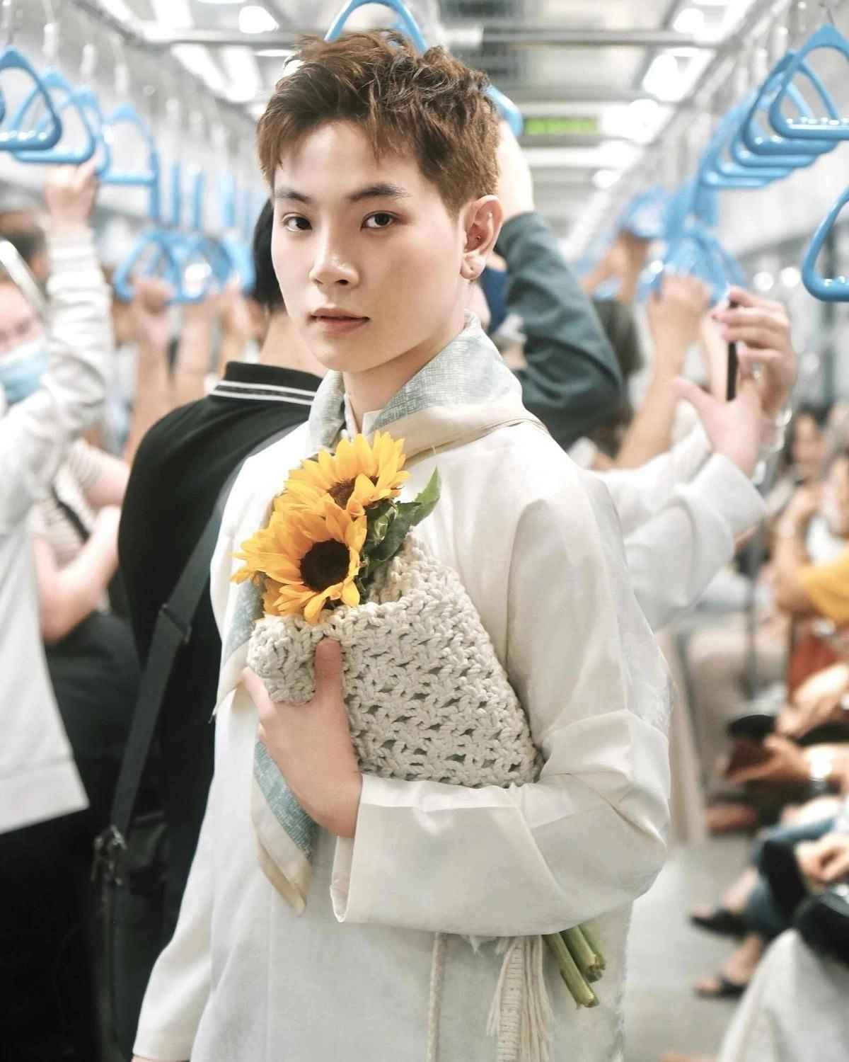 Với nhiều bạn trẻ, tuyến metro không chỉ là một công trình giao thông, mà còn là biểu tượng cho sự phát triển của TPHCM.