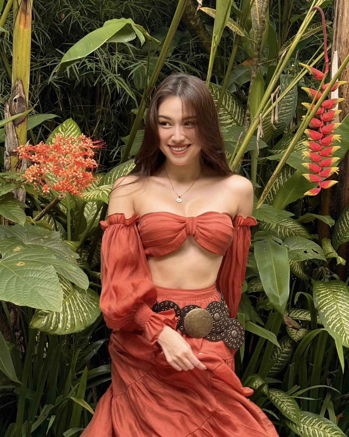 Theo tìm hiểu nữ MC Thanh Thanh Huyền thông thạo tiếng Anh, tiếng Trung Quốc… điều này tạo thuận lợi cho cô nàng khi nhận dẫn các chương trình song ngữ.