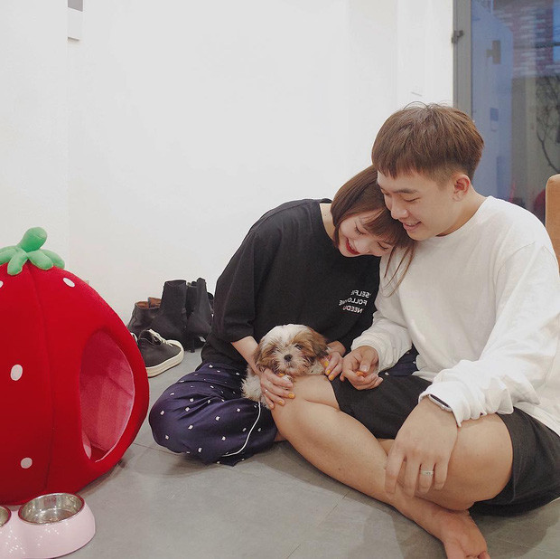 Sun HT và Phở Đặc Biệt cũng từng nhận được sự quan tâm rất lớn của cộng đồng mạng nhưng tính đến nay, họ đã chia tay được khoảng 6 tháng. Hiện tại, cả 2 vẫn giữ mối quan hệ bạn bè và cùng chăm sóc chú cún nuôi chung.