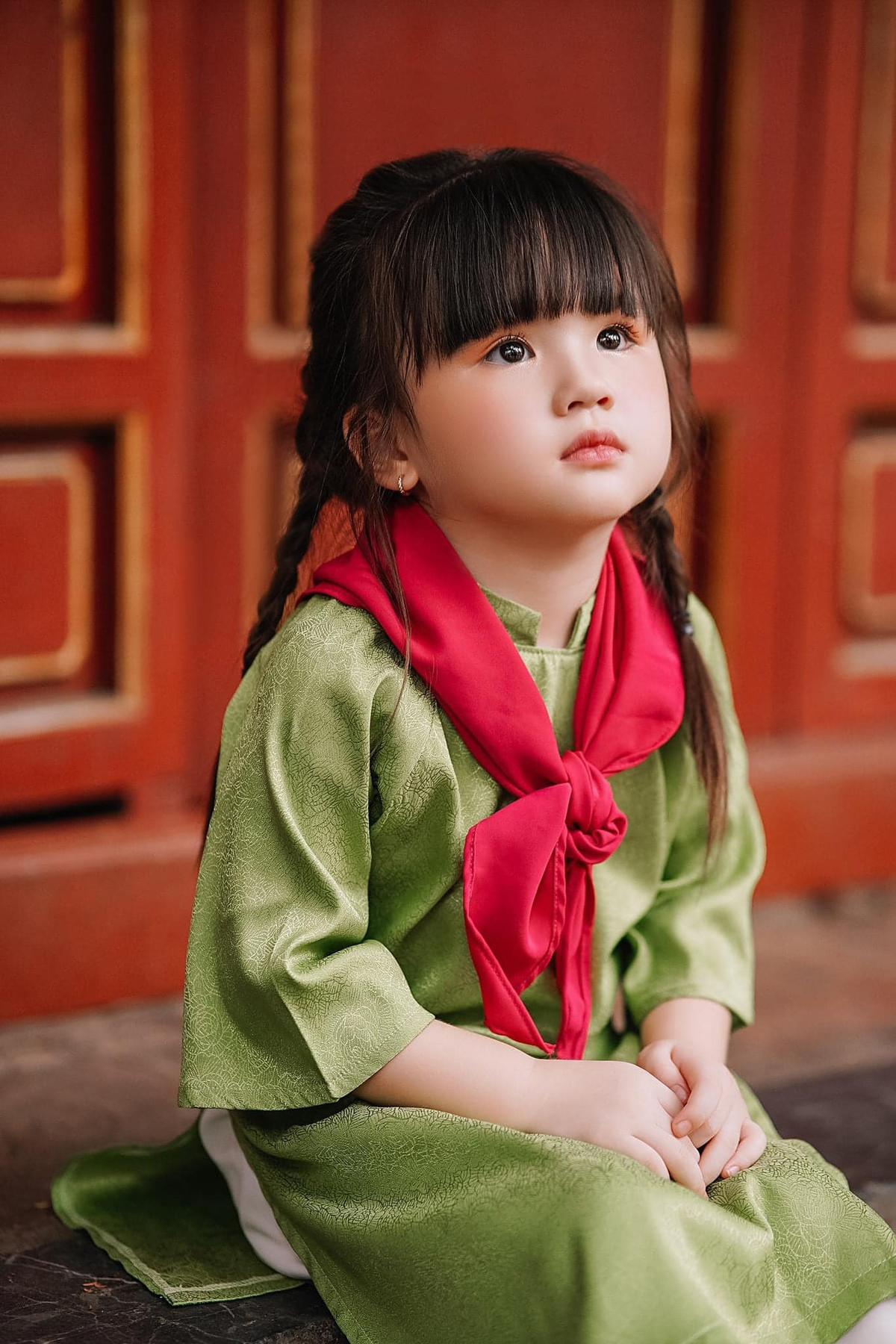 Mẹ của Bảo Anh chia sẻ con có tính cách hoạt bát, vui vẻ, nhí nhảnh.