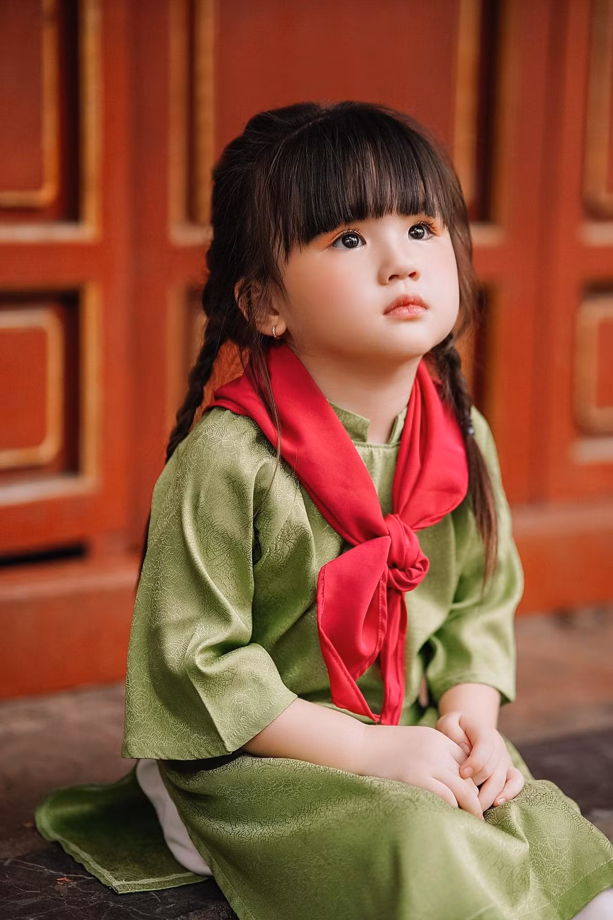 Mẹ của Bảo Anh chia sẻ con có tính cách hoạt bát, vui vẻ, nhí nhảnh.