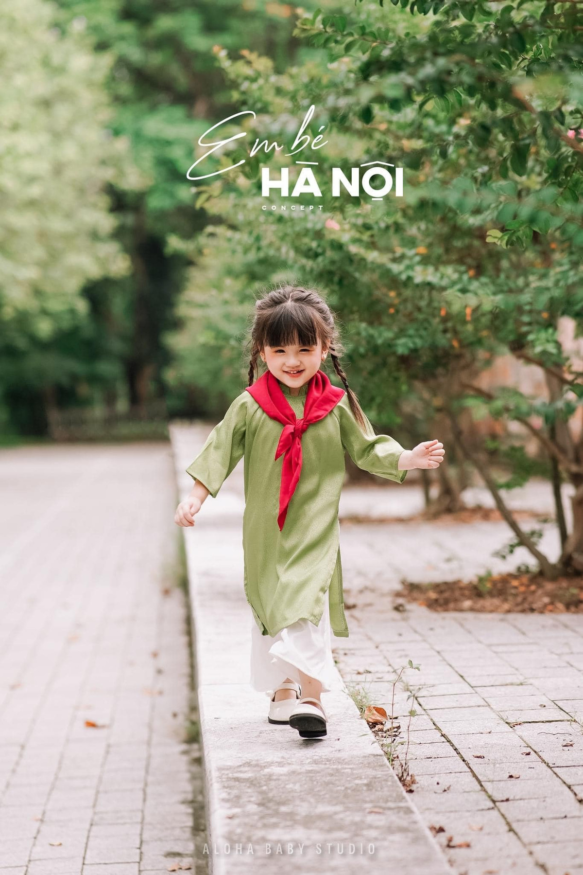 Chứng kiến sự nhí nhảnh, đáng yêu của cô bé netizen phải để lại bình luận: "khiến ai nấy đều mê".