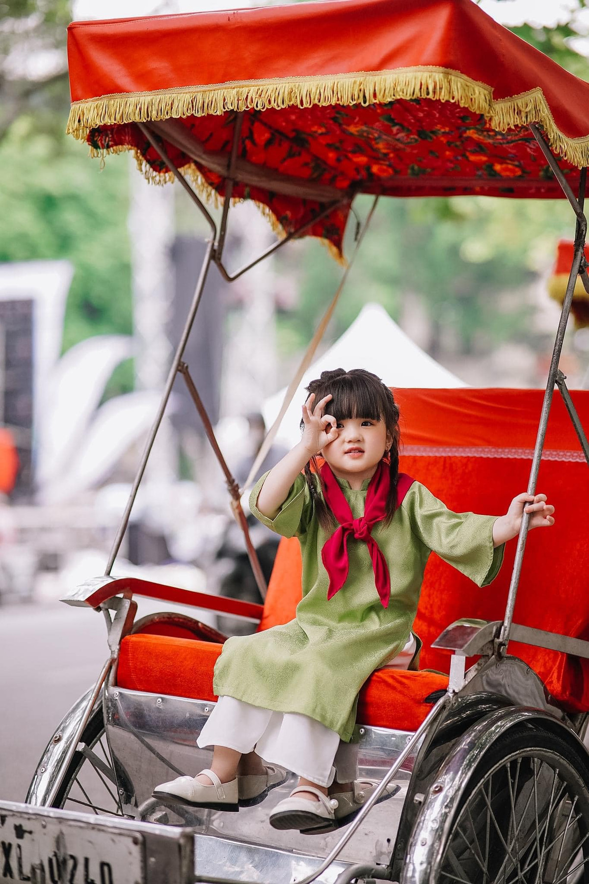 Bảo Anh cũng từng là người mẫu nhí nên con có nhiều kinh nghiệm trên sân khấu, chính vì vậy cô bé rất tự tin, có visual sáng thu hút người đối diện.